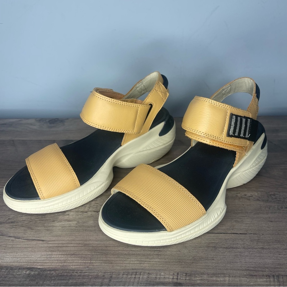 Sorel Explorer Blitz Stride Sandals Paradiso Peach Velcro (5)